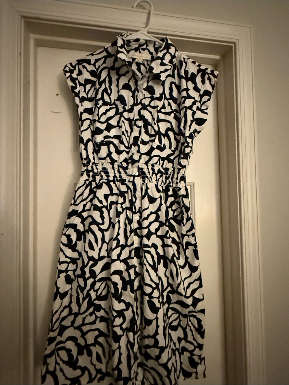 Black & White Floral Sleeveless Mini Dress with Elastic Waist